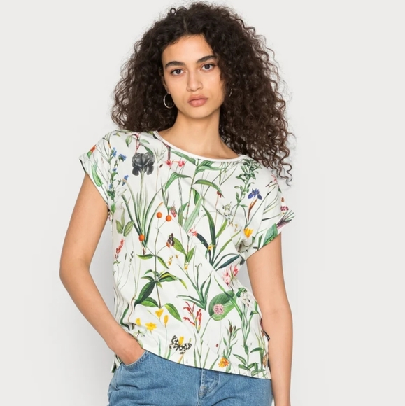 H&M Tops - 💜💜💜H&M top with tag